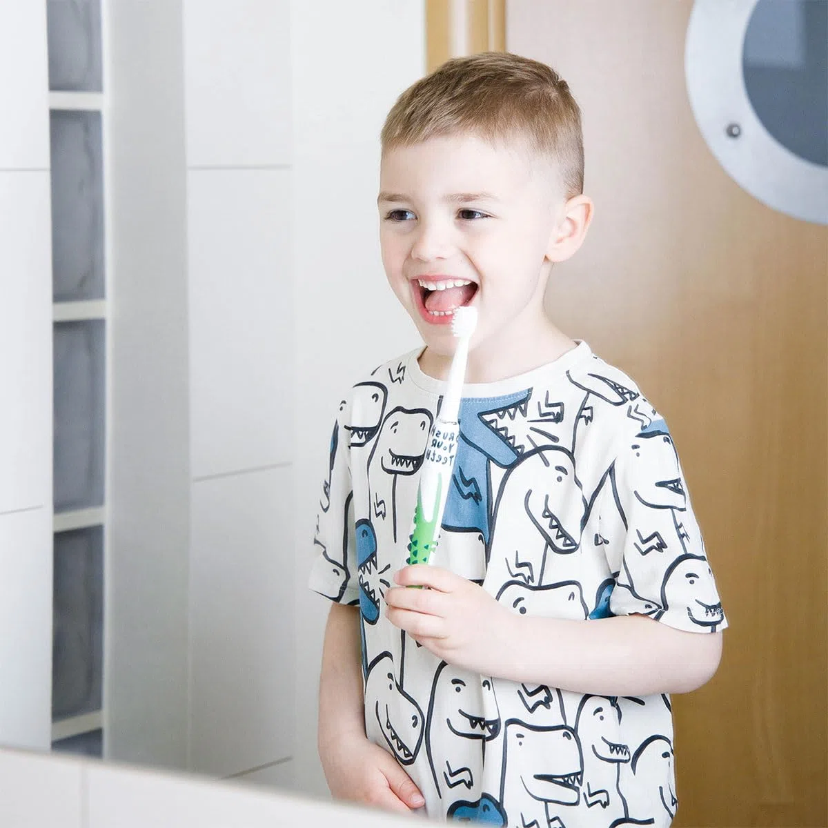 innoGIO Cepillo de Dientes Eléctrico Infantil GIOsonic Crocodile - Recargable USB Inlcuido, Mango Silicona, 3 Modos, Temporizador 2 min, Apto Niños entre 3 y 12 años, Verde (4 Cabezales Incluidos)